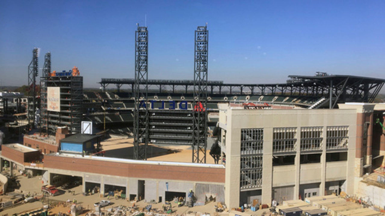 Braves counting on geriatric pitchers to lead a contender